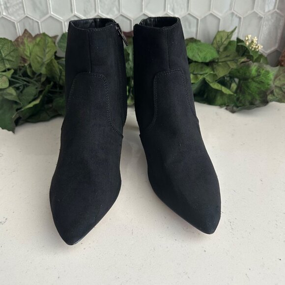 Express Womens Black Suede Ankle Booties Size 6 - Picture 1 of 9